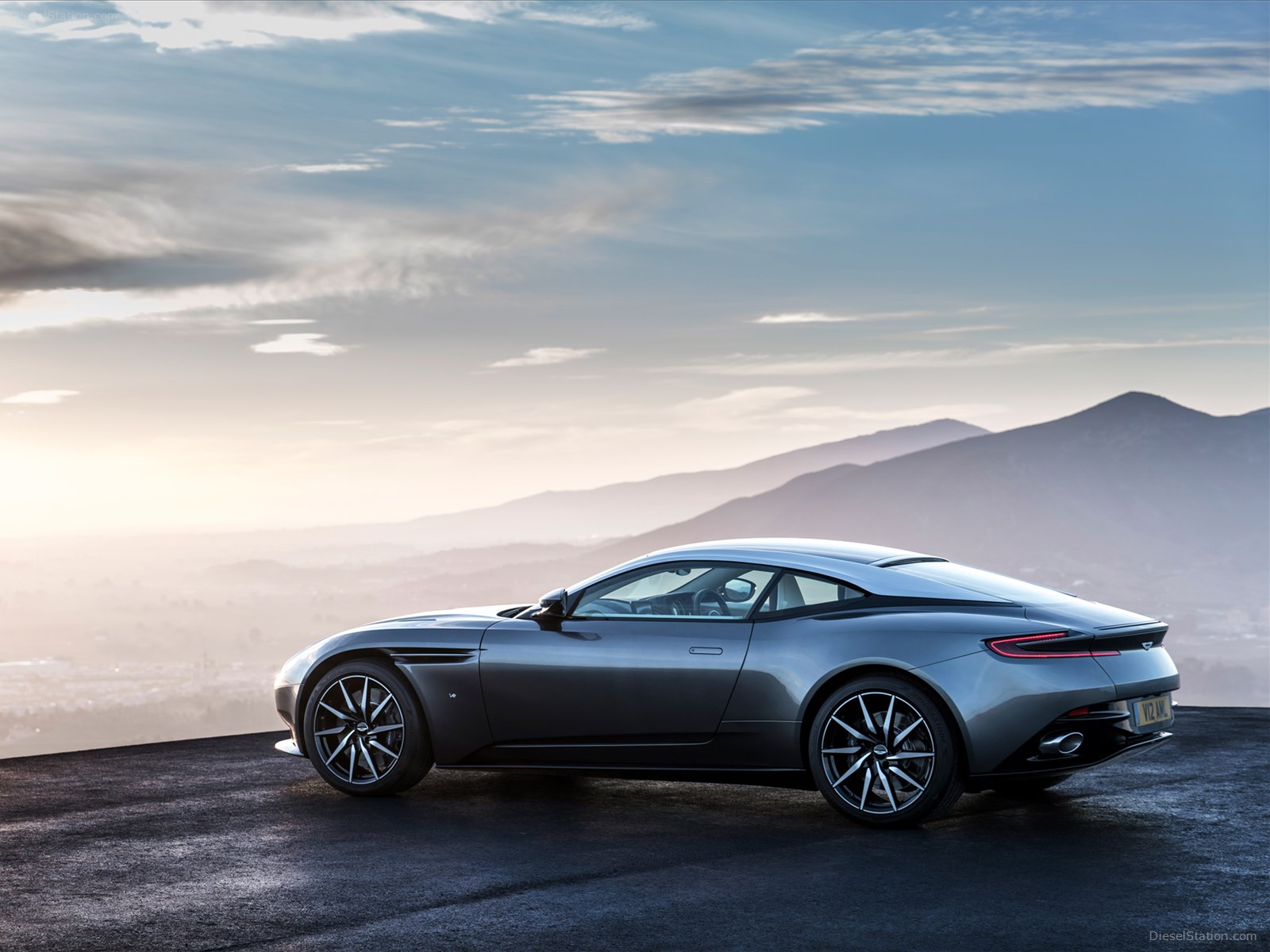 Aston Martin DB11 2017